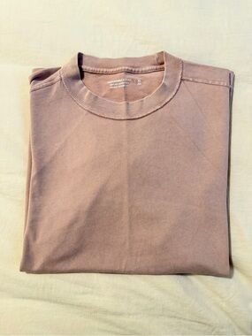 Abercrombie & Fitch Distressed
Vintage-Inspired Tee in Dusty Pink